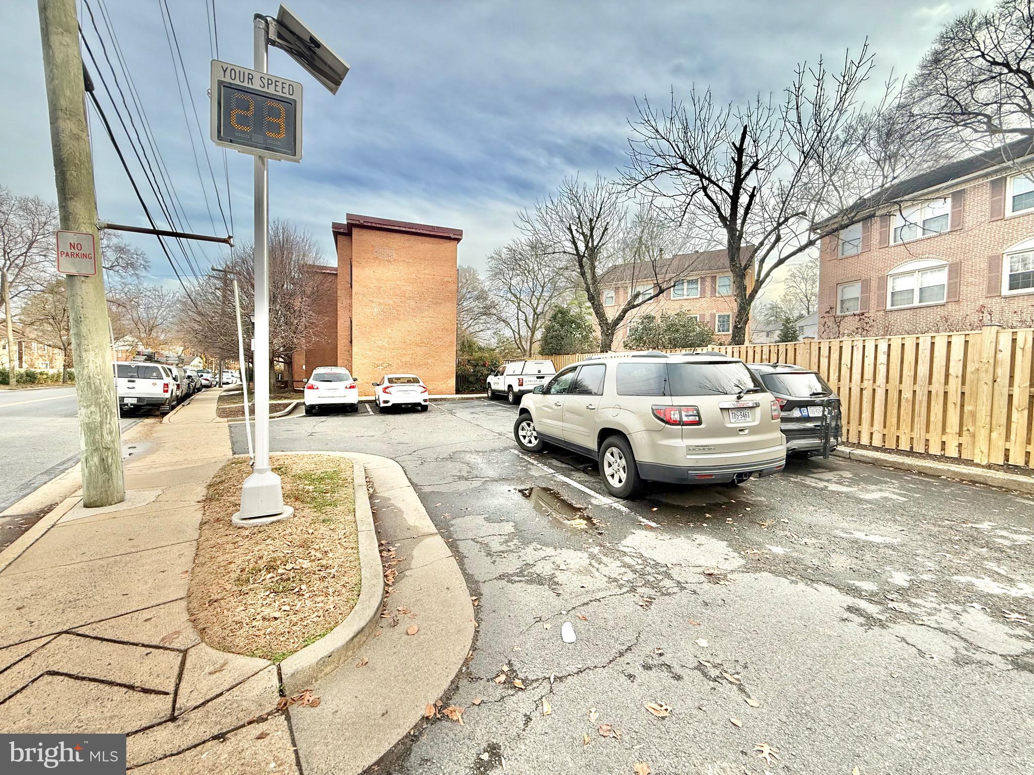 720 West Glebe Road, Unit 2A Alexandria, VA 22305 - Photo 13 of 15 a view of a patio with a yard