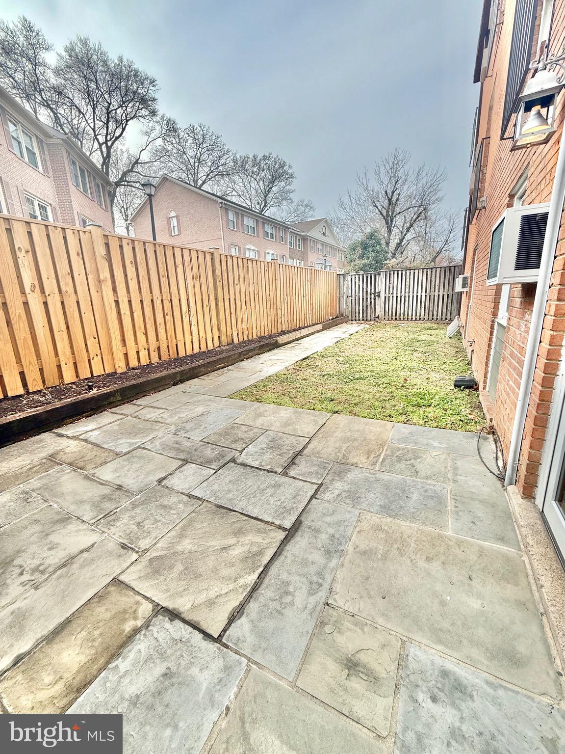 720 West Glebe Road, Unit 2A Alexandria, VA 22305 - Photo 10 of 15 a view of backyard with a garden