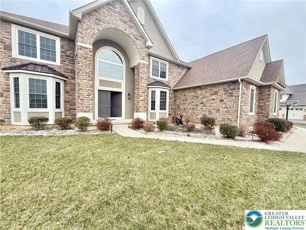 $869,900 | 37 Saddle Lane, Easton, PA 18045