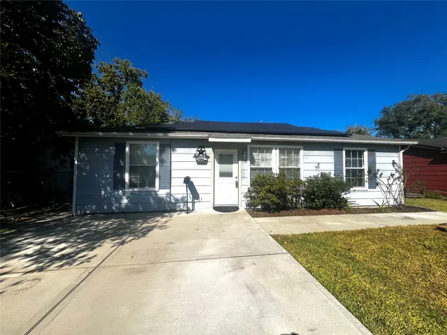 a view of a house with backyard and porch