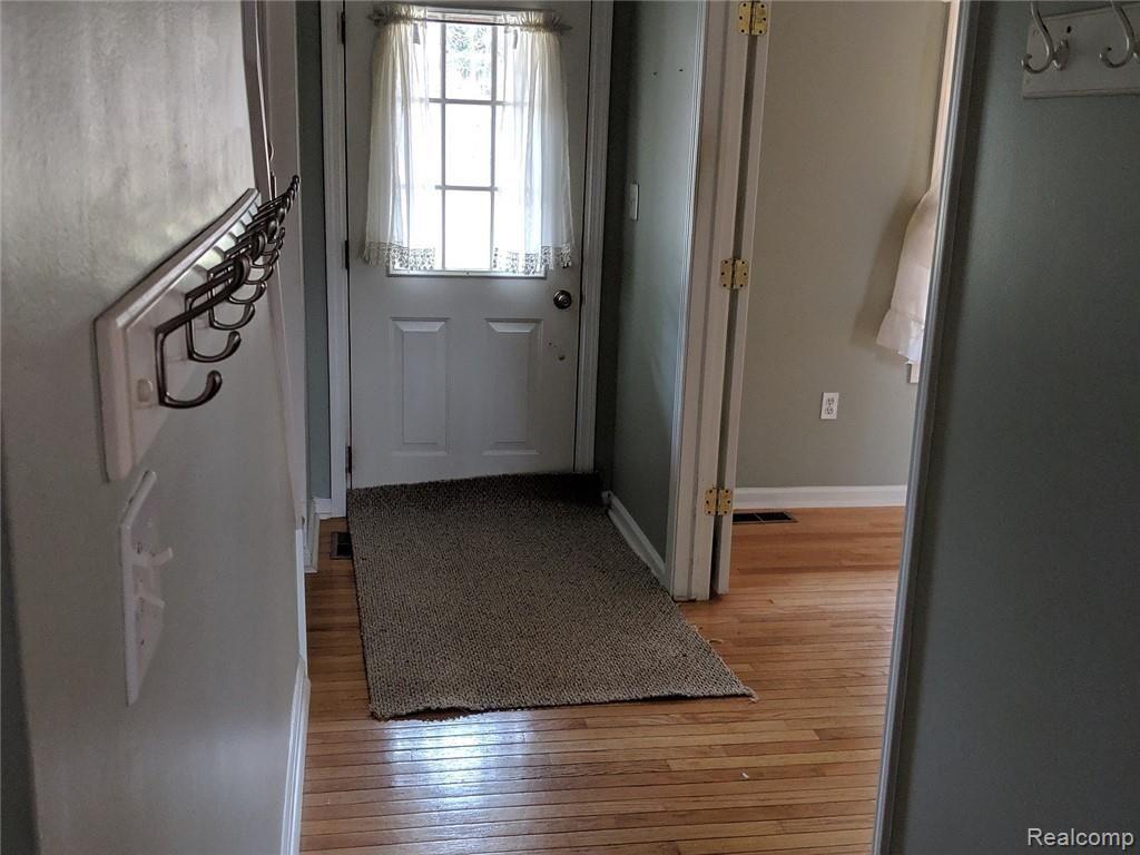 4375 Rohr Road Lake Orion, MI 48359 - Photo 9 of 33 15.jpg