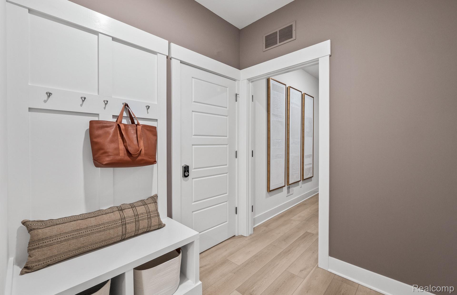 5643 Lewiston Road Canton, MI 48188 - Photo 11 of 13 Everyday Entry