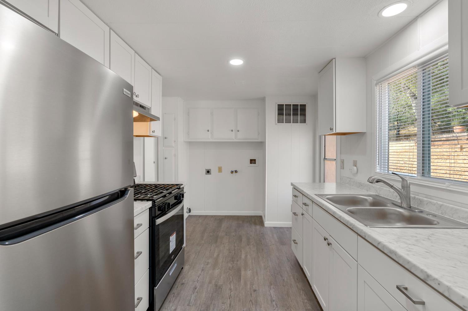 10155 Peppermint Circle, Unit 35 Jamestown, CA 95327 - Photo 7 of 27 a kitchen that has a sink and a stove