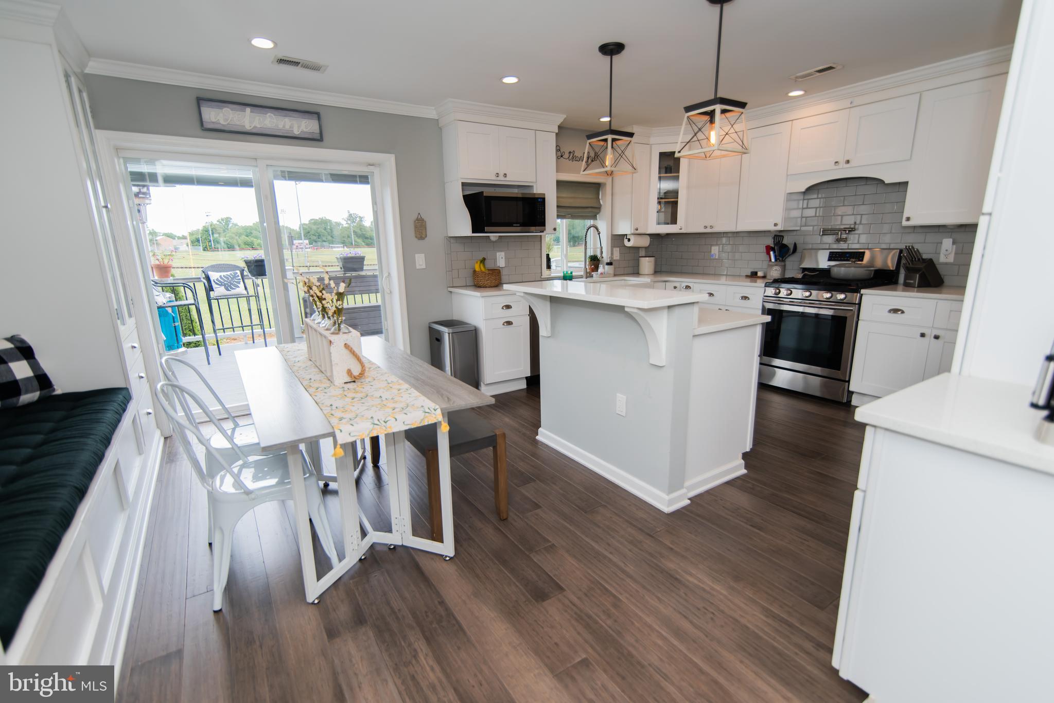 3549 Byrne Road Philadelphia, PA 19154 - Photo 13 of 50 Dining Area with Island