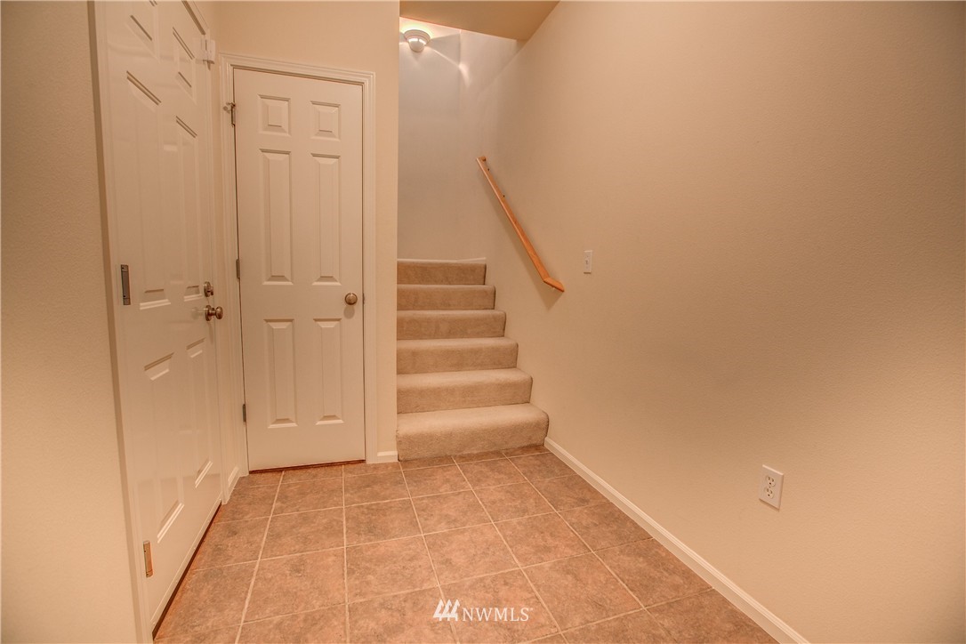 225 South 49th Street, Unit G Renton, WA 98055 - Photo 4 of 17 Gallery Image 4