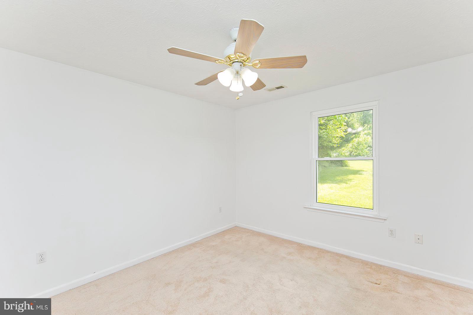 88 Howellsville Road Front Royal, VA 22630 - Photo 25 of 43 Master bedroom