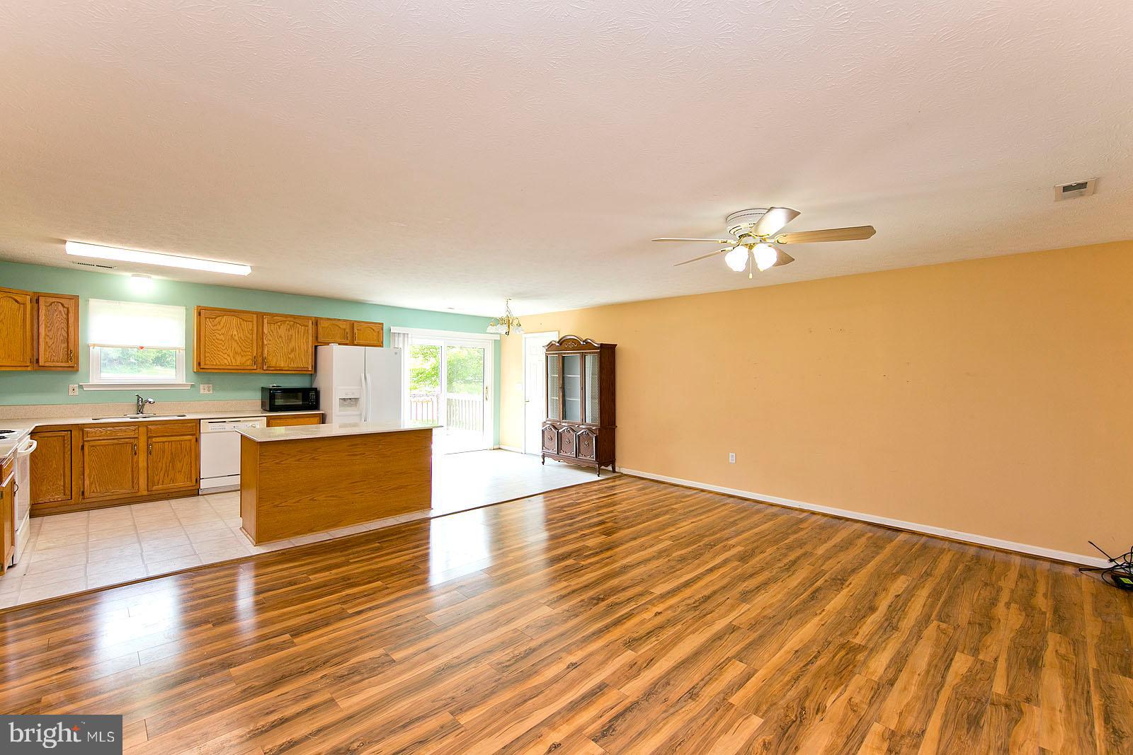88 Howellsville Road Front Royal, VA 22630 - Photo 7 of 43 Living Room/ Kitchen