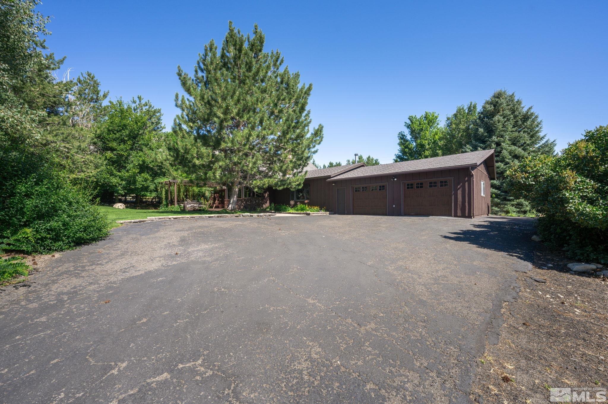 232 Autumn Hills Road Gardnerville, NV 89460 - Photo 4 of 40 Photo 4