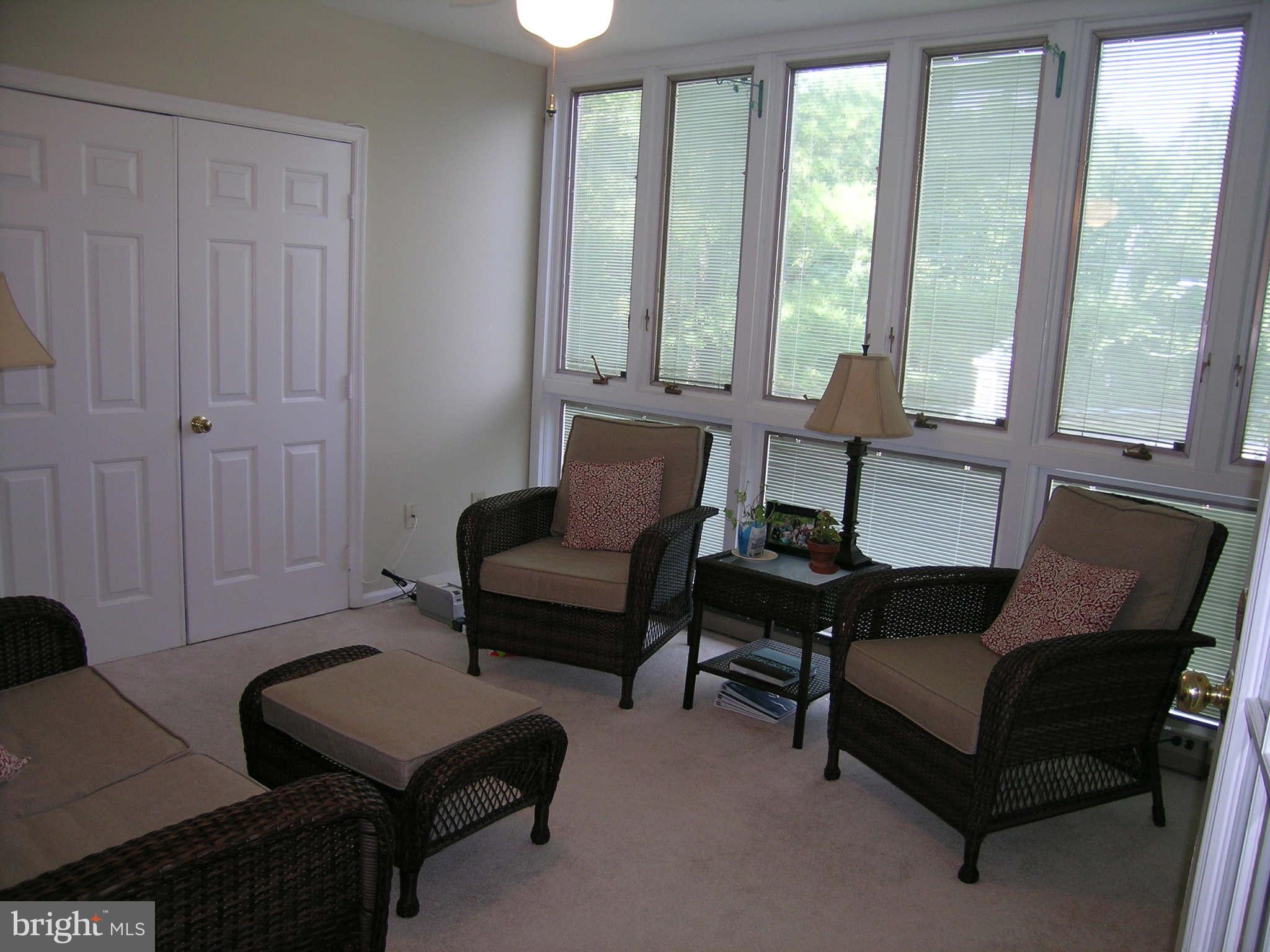 10706 Kings Riding Way, Unit 10118 Rockville, MD 20852 - Photo 3 of 19 SUNROOM OVER LOOKING LAKE