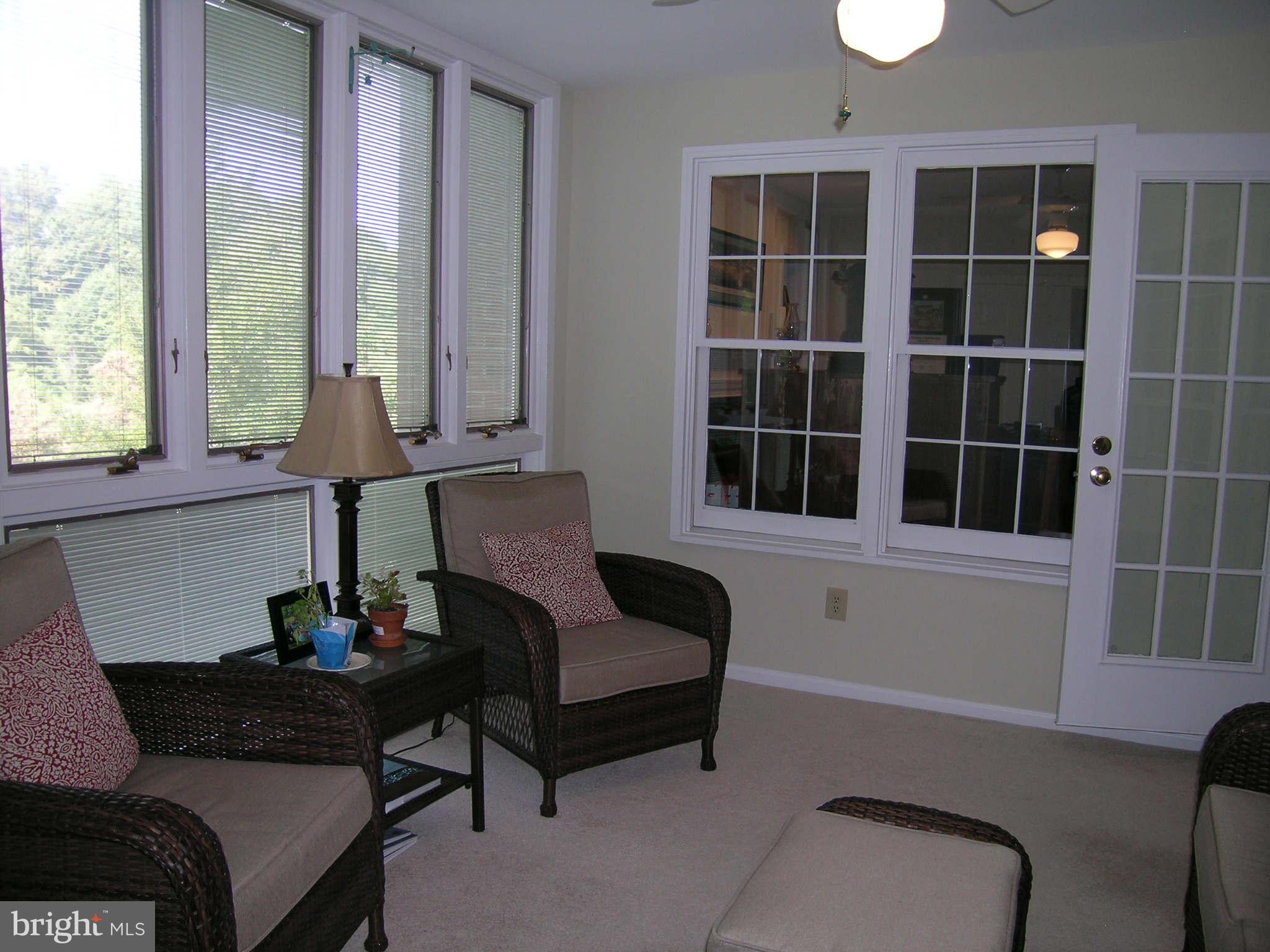 10706 Kings Riding Way, Unit 10118 Rockville, MD 20852 - Photo 4 of 19 SUNROOM
