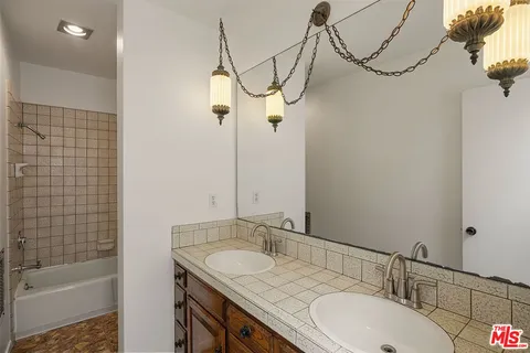 $3,800,000 | 417 11th Street, Santa Monica, CA 90402