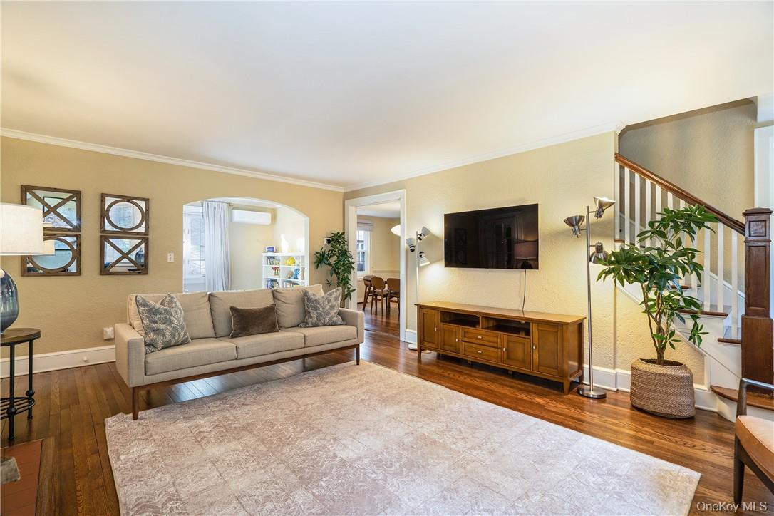 19 Hamilton Road Scarsdale, NY 10583 - Photo 3 of 22
