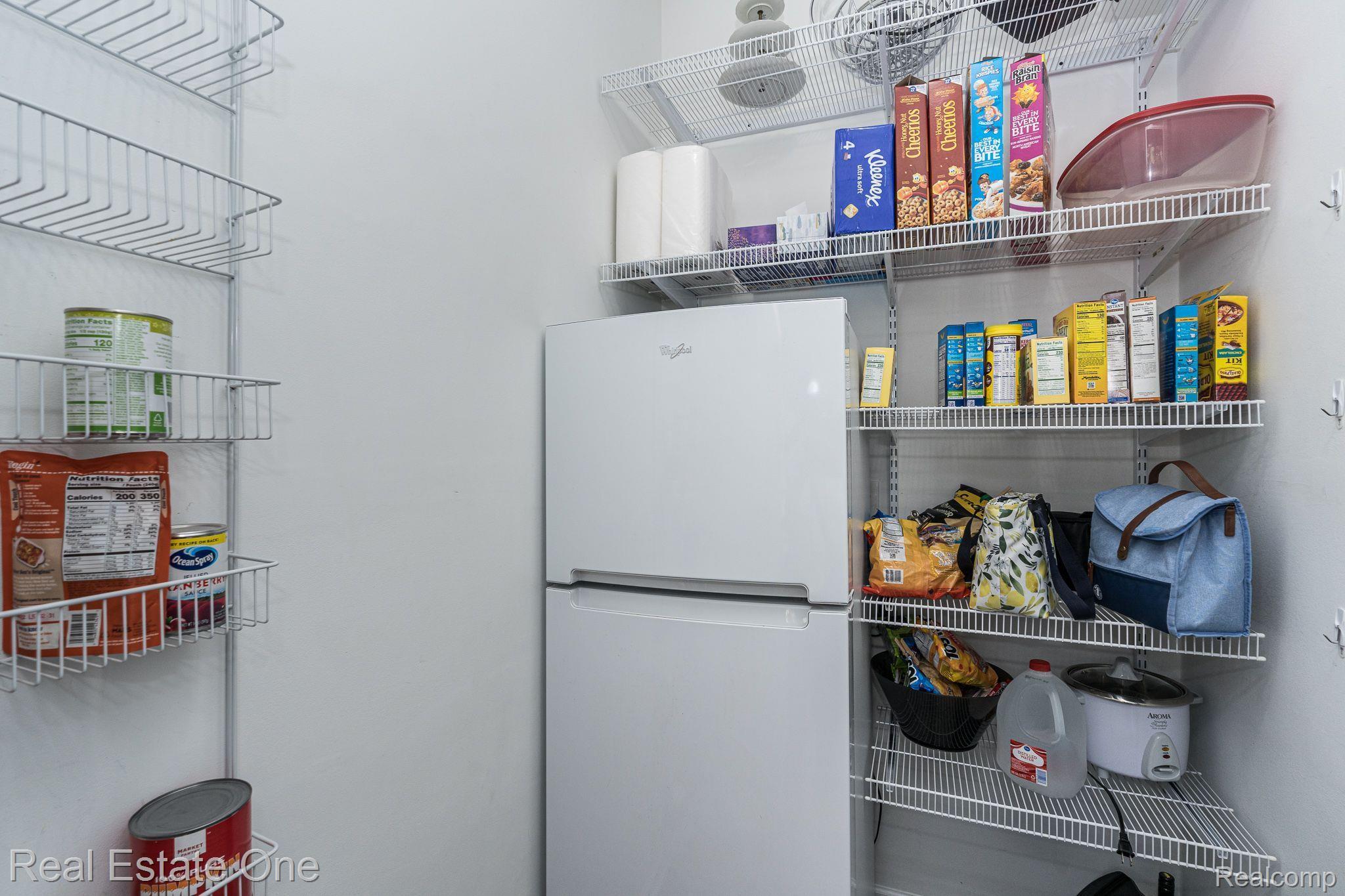 1143 Waycroft Lane Rochester, MI 48307 - Photo 24 of 54 Pantry