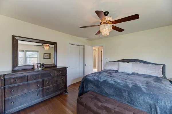 $795,000 | 6 Meadowood Drive, Oak Brook, IL 60523