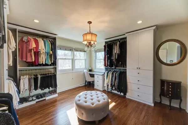 $795,000 | 6 Meadowood Drive, Oak Brook, IL 60523