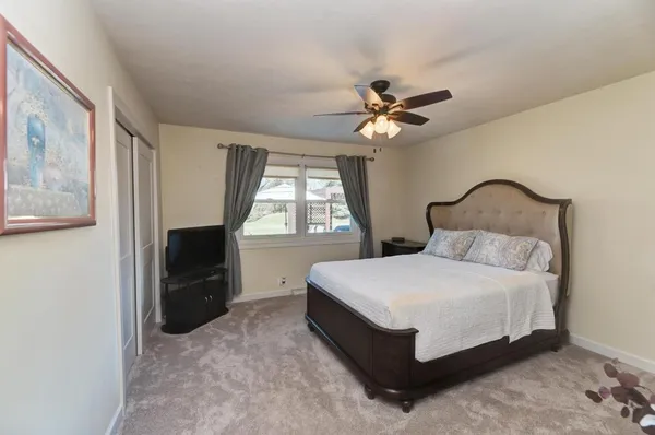 $795,000 | 6 Meadowood Drive, Oak Brook, IL 60523