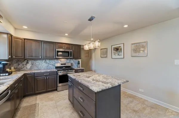$795,000 | 6 Meadowood Drive, Oak Brook, IL 60523
