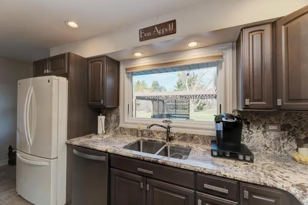 $795,000 | 6 Meadowood Drive, Oak Brook, IL 60523
