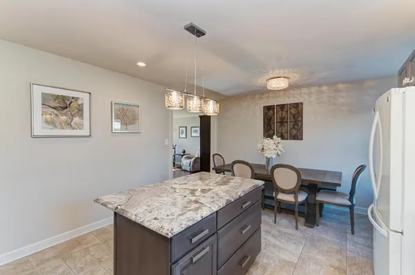 $795,000 | 6 Meadowood Drive, Oak Brook, IL 60523