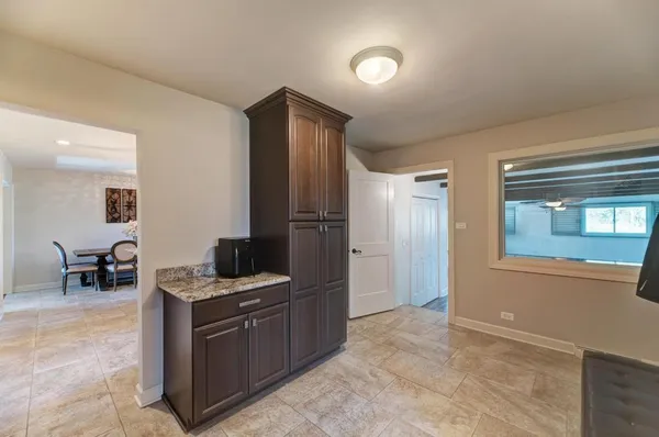 $795,000 | 6 Meadowood Drive, Oak Brook, IL 60523