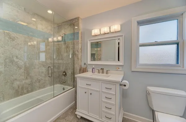 $795,000 | 6 Meadowood Drive, Oak Brook, IL 60523