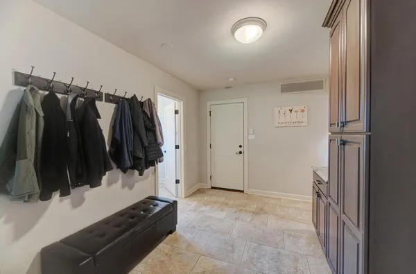 $795,000 | 6 Meadowood Drive, Oak Brook, IL 60523