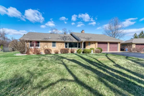 $795,000 | 6 Meadowood Drive, Oak Brook, IL 60523