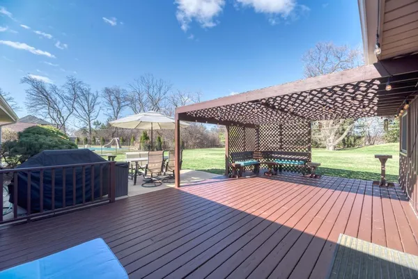 $795,000 | 6 Meadowood Drive, Oak Brook, IL 60523