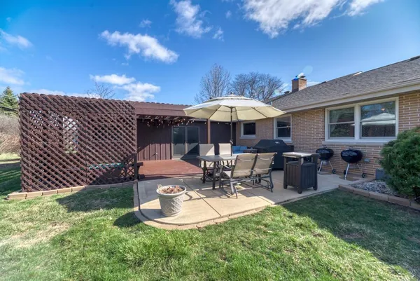 $795,000 | 6 Meadowood Drive, Oak Brook, IL 60523