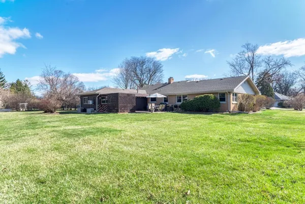 $795,000 | 6 Meadowood Drive, Oak Brook, IL 60523