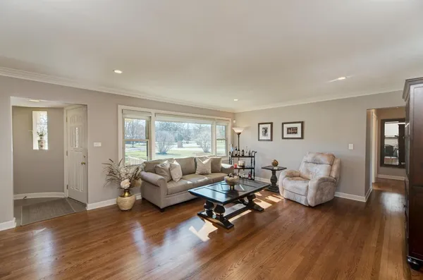 $795,000 | 6 Meadowood Drive, Oak Brook, IL 60523