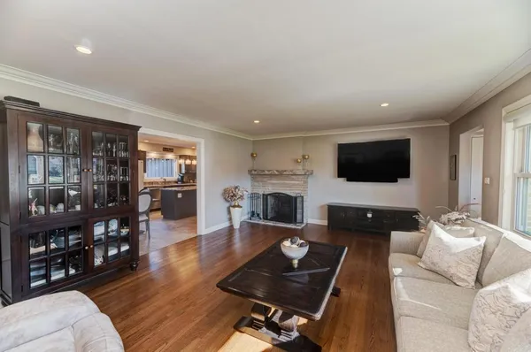 $795,000 | 6 Meadowood Drive, Oak Brook, IL 60523