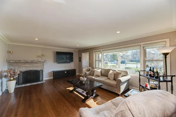 $795,000 | 6 Meadowood Drive, Oak Brook, IL 60523