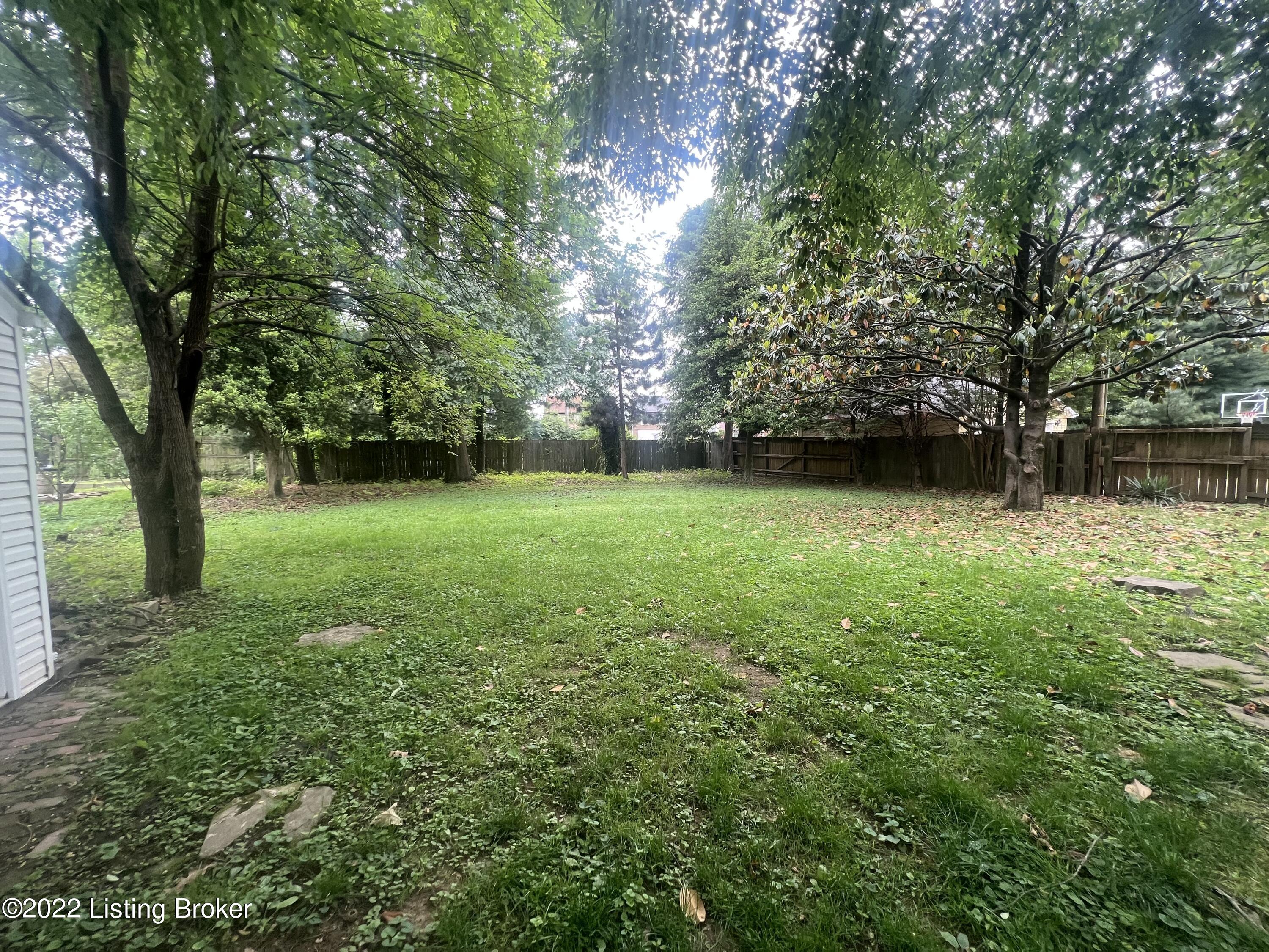 3336 Robin Road Louisville, KY 40213 - Photo 29 of 29 3A968802-09C5-42CC-9386-FB88BA138C6E
