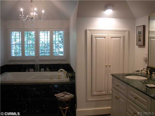 208 Hathaway Road Richmond, VA 23221 - Photo 10 of 12 Master Bath/Spa