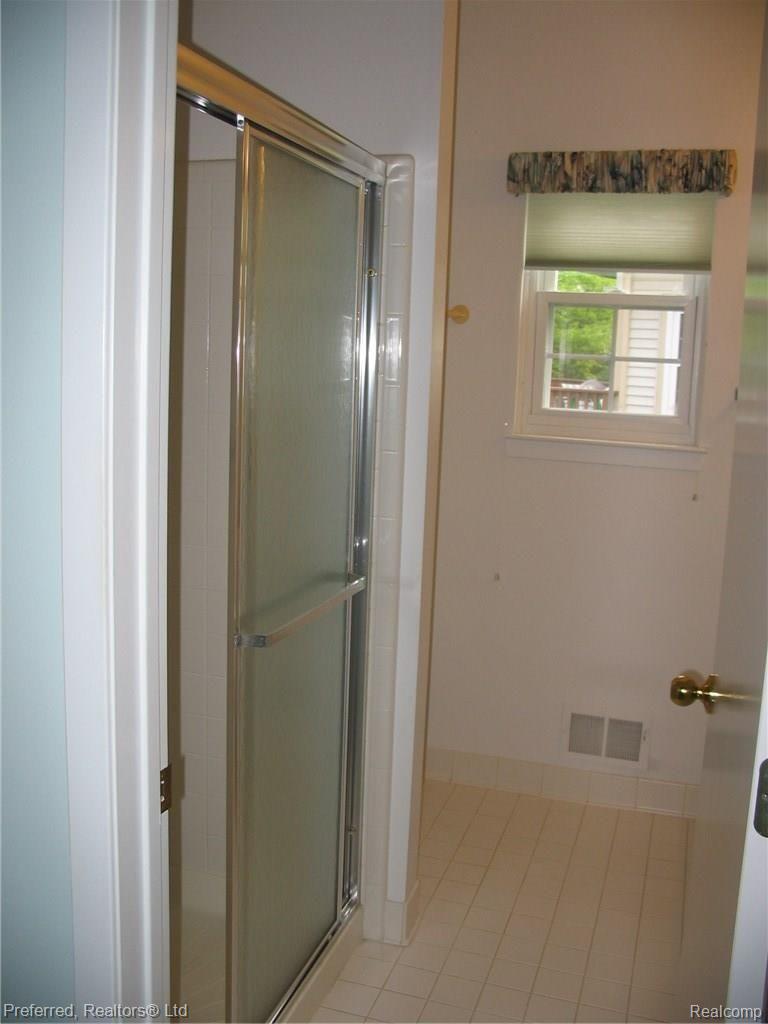 30812 Golden Ridge, Unit 171 Novi, MI 48377 - Photo 16 of 28 MASTER BATH WITH SHOWER