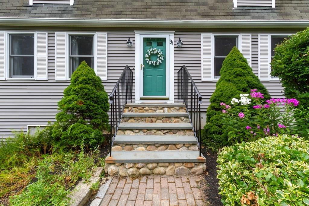 31 Fowler Street Upton, MA 01568 - Photo 2 of 26 Gallery Image 2