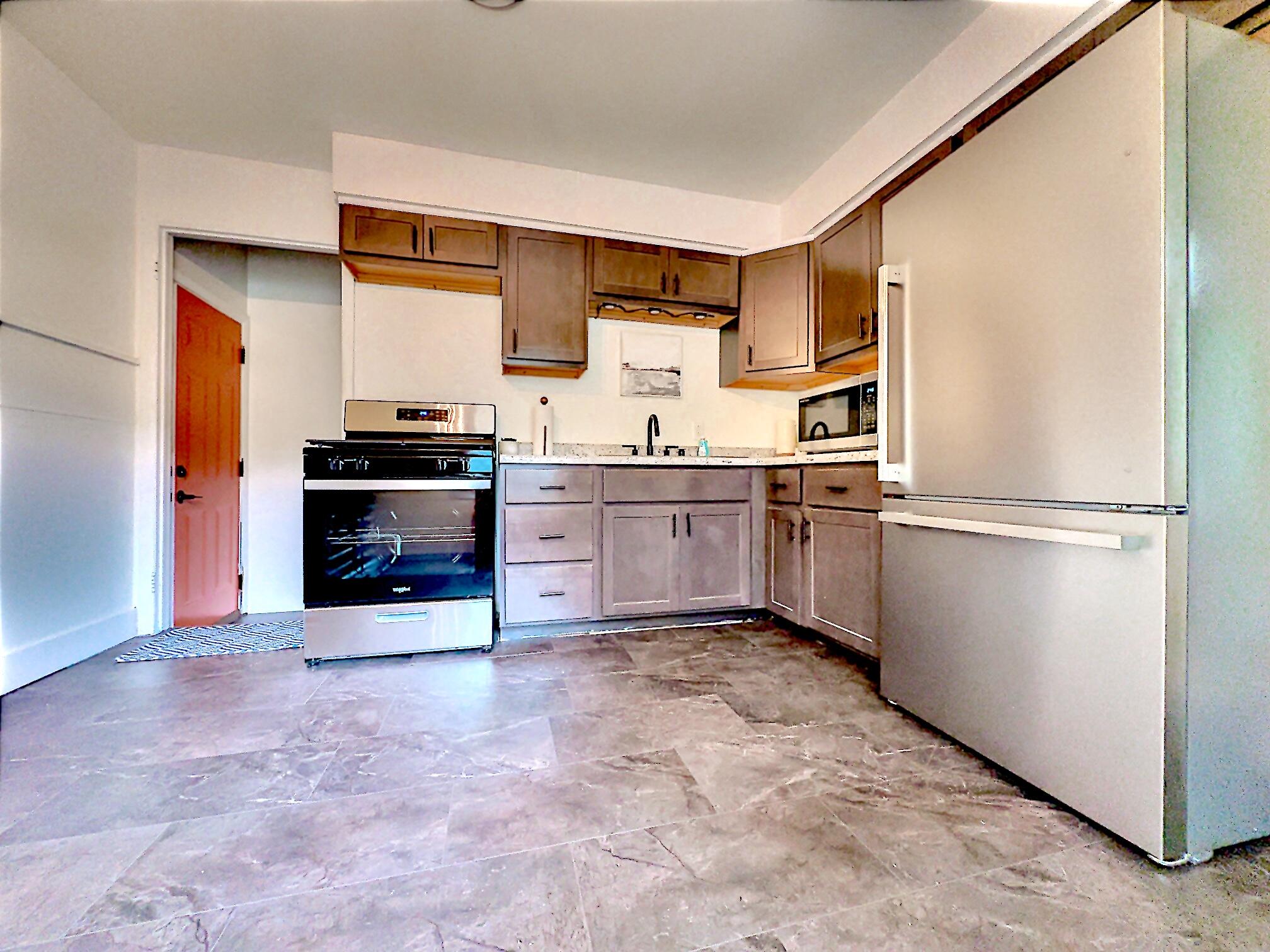 2517 Riordan Street Muskegon, MI 49444 - Photo 11 of 41 3A Kitchen (2)