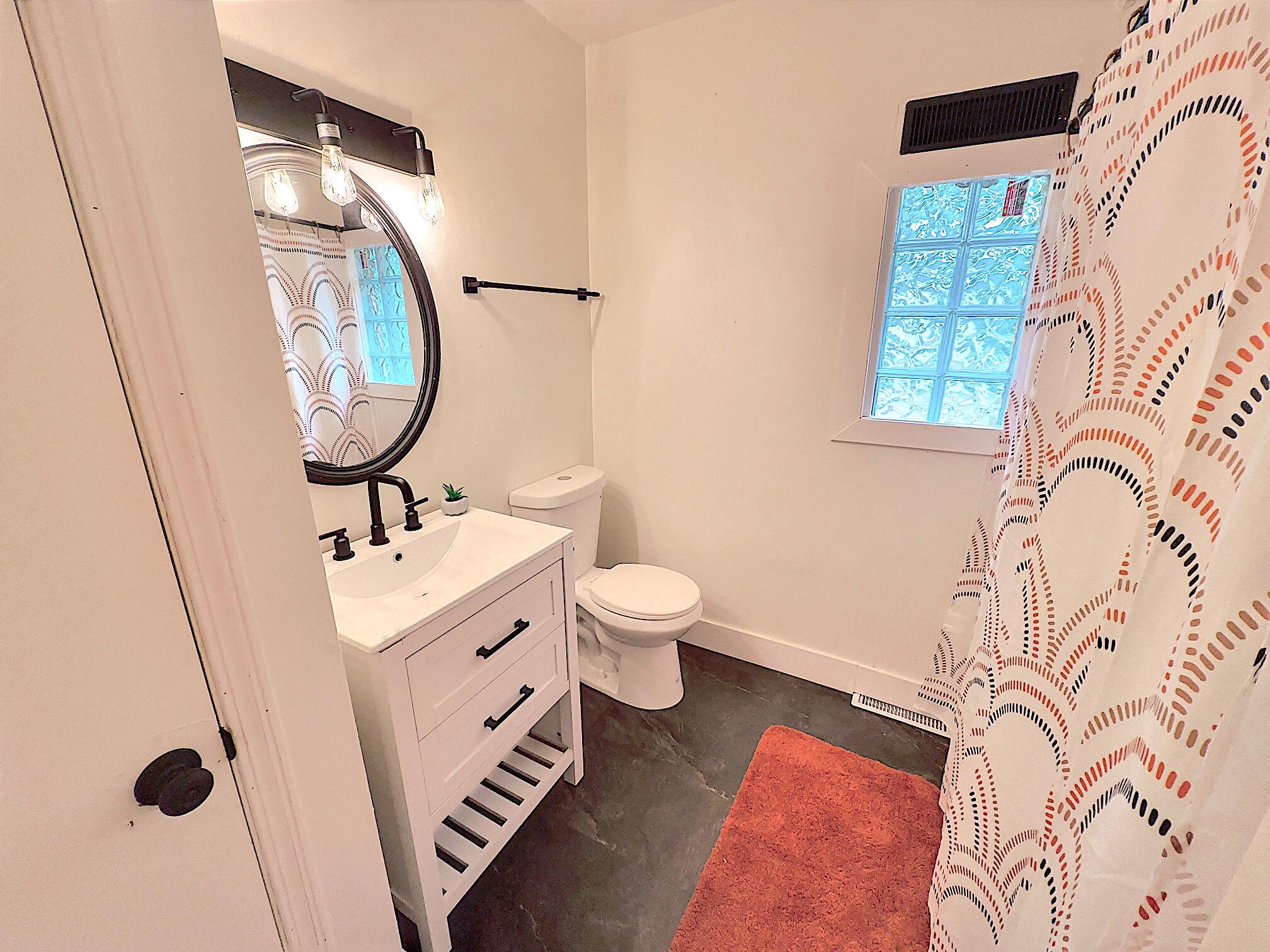 2517 Riordan Street Muskegon, MI 49444 - Photo 14 of 41 5 Bathroom (4)