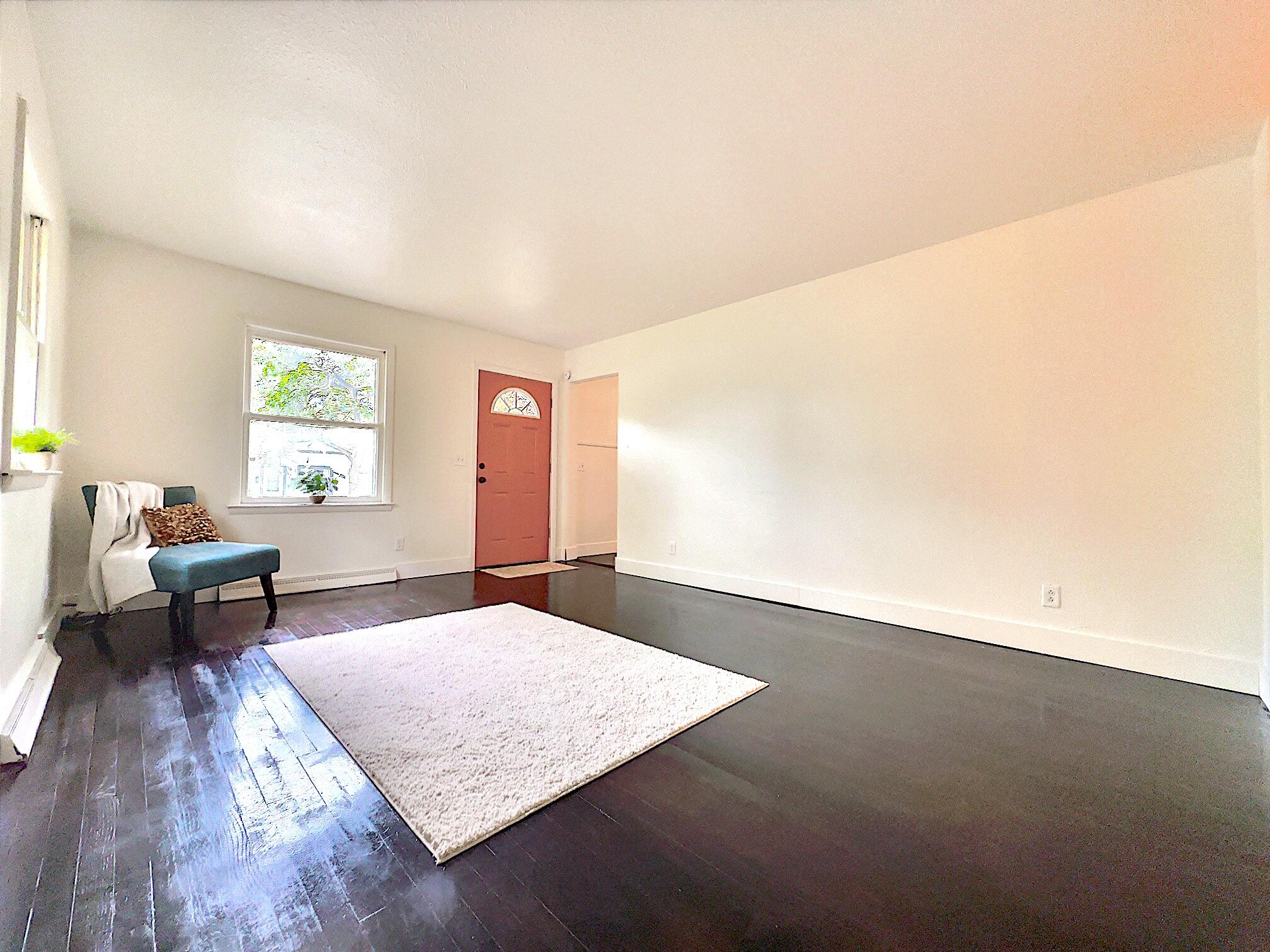 2517 Riordan Street Muskegon, MI 49444 - Photo 6 of 41 2 Living Room (2)