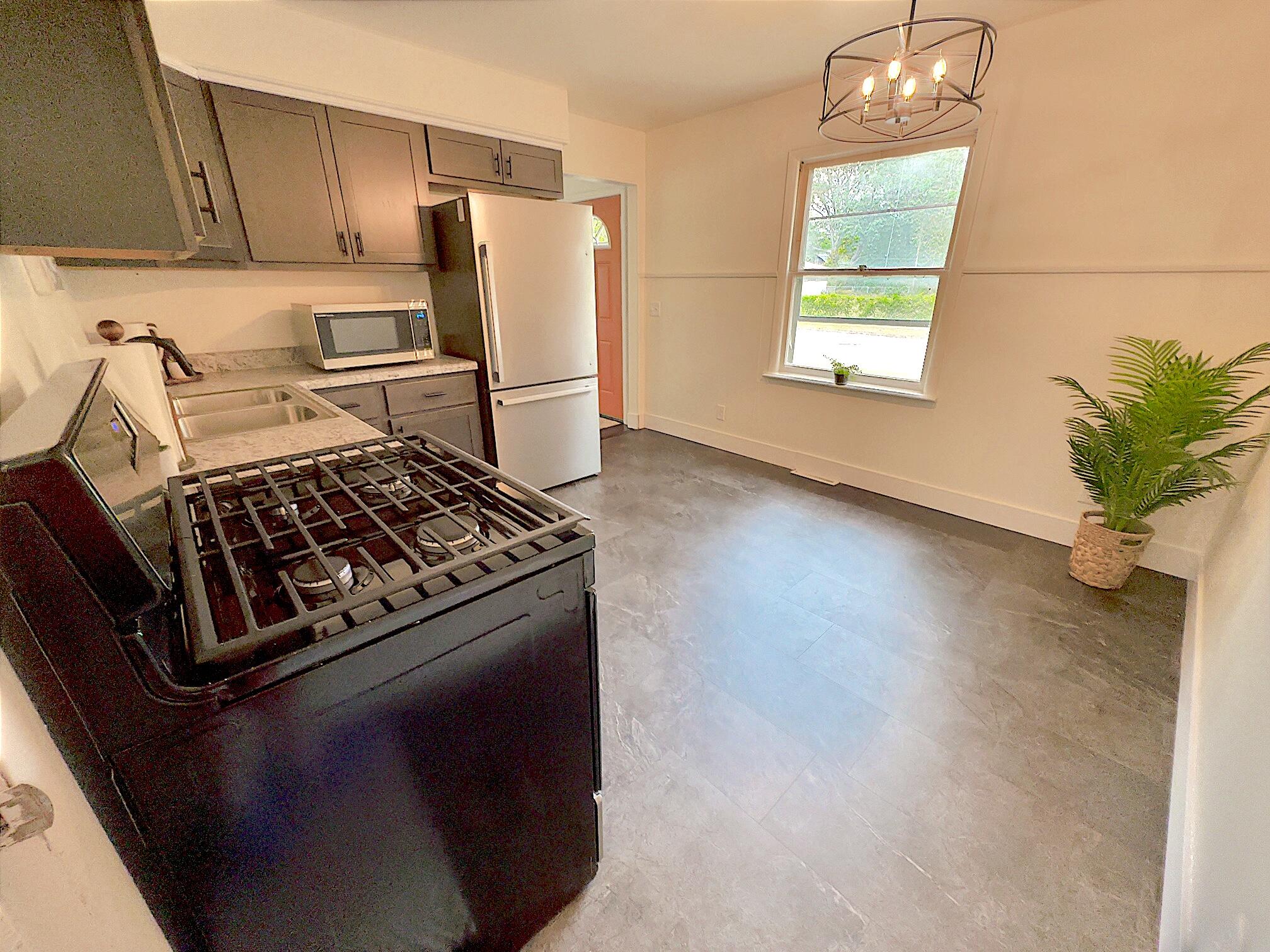 2517 Riordan Street Muskegon, MI 49444 - Photo 8 of 41 3 Kitchen (1)