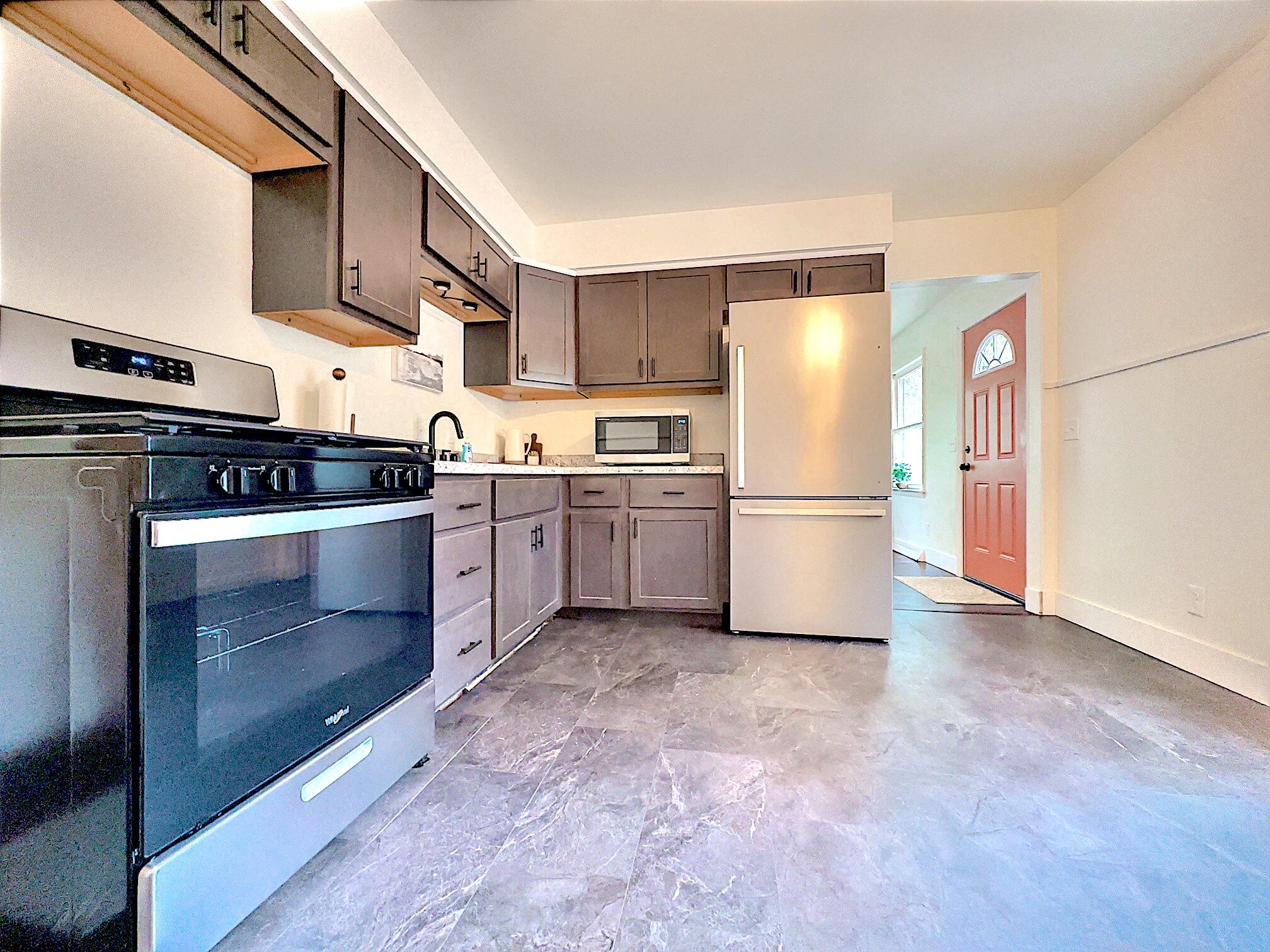 2517 Riordan Street Muskegon, MI 49444 - Photo 9 of 41 3 Kitchen (2)