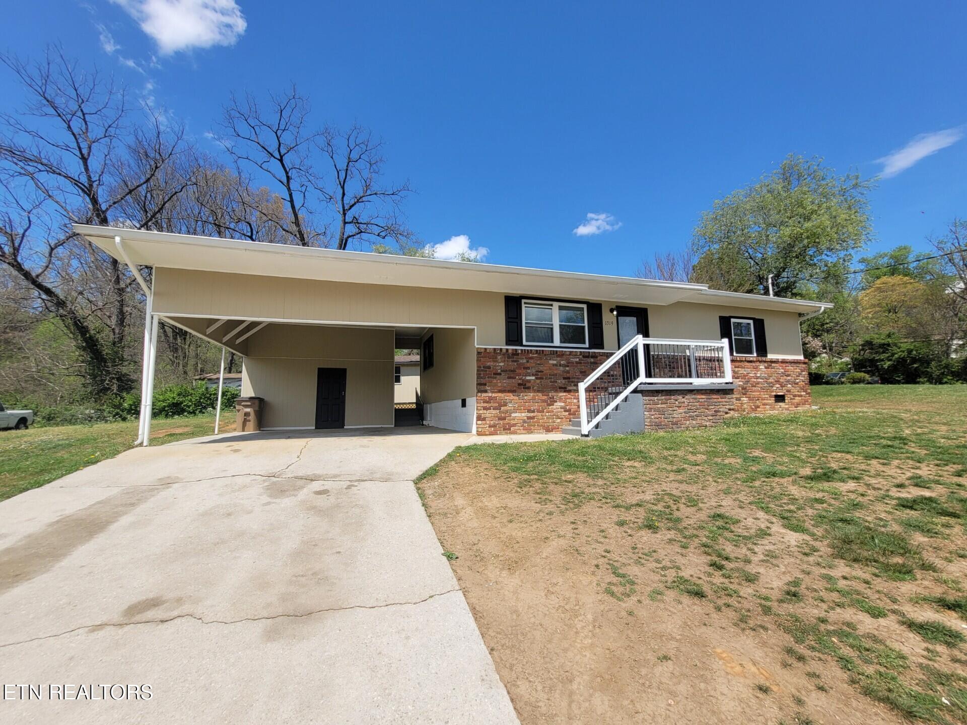1319 Spring Hill Road Knoxville, TN 37914 - Photo 1 of 15 1000037114