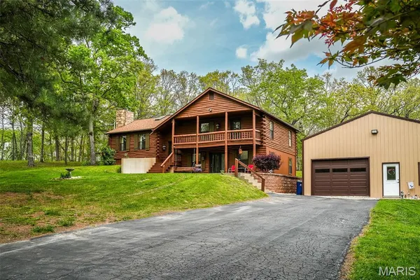 $415,000 | 1837 Lamplite Estates Drive, St. Clair, MO 63077