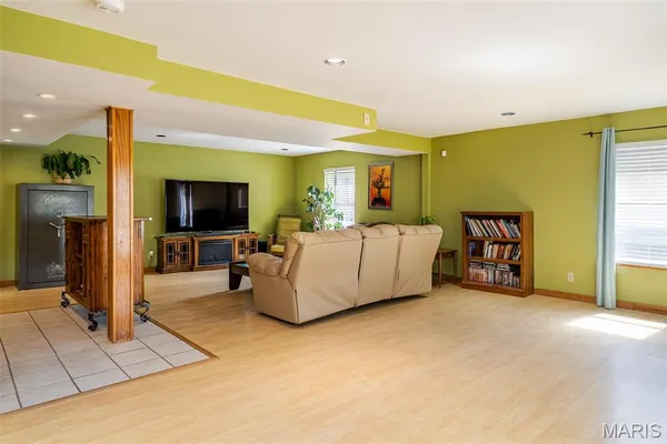 $415,000 | 1837 Lamplite Estates Drive, St. Clair, MO 63077