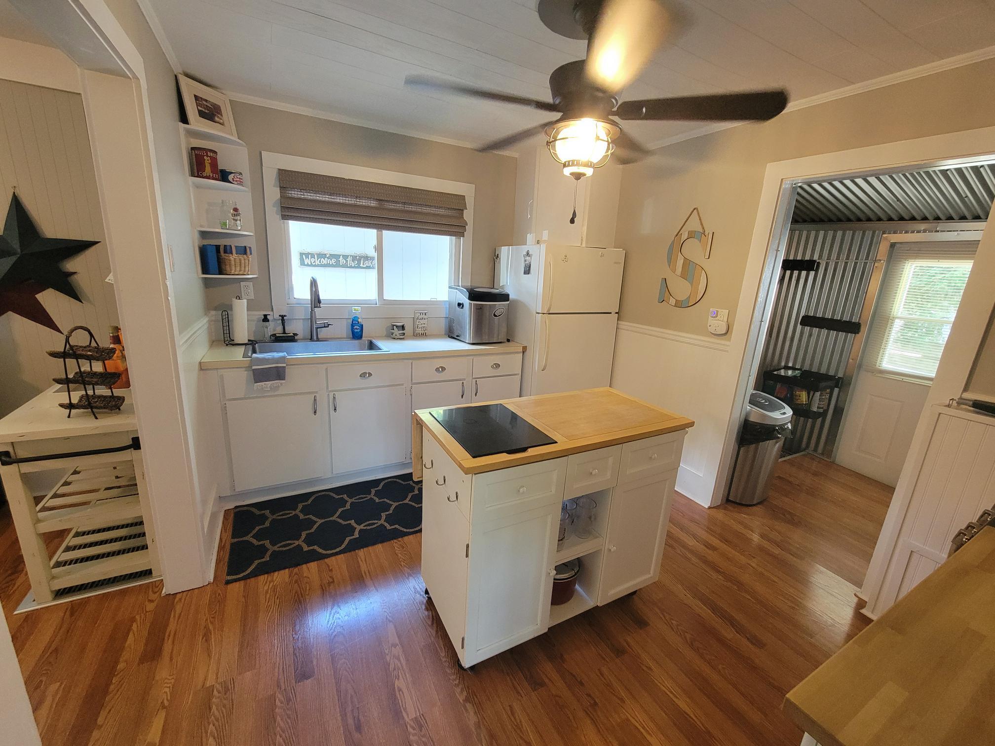 1610 Jackson Park Drive Delavan, WI 53115 - Photo 11 of 32 Kitchen