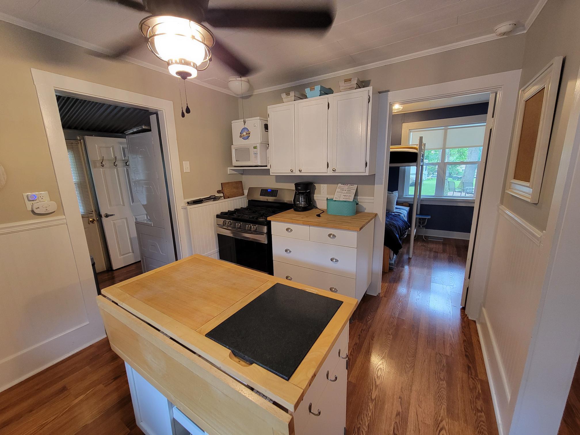 1610 Jackson Park Drive Delavan, WI 53115 - Photo 12 of 32 Kitchen