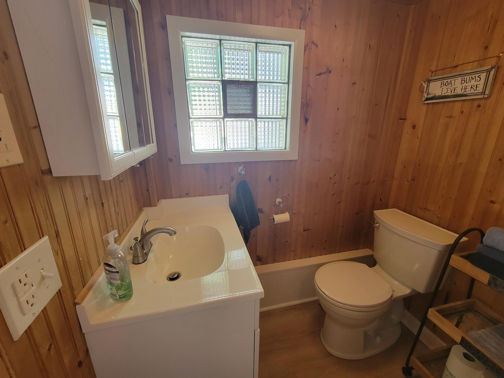 1610 Jackson Park Drive Delavan, WI 53115 - Photo 21 of 32 Bath