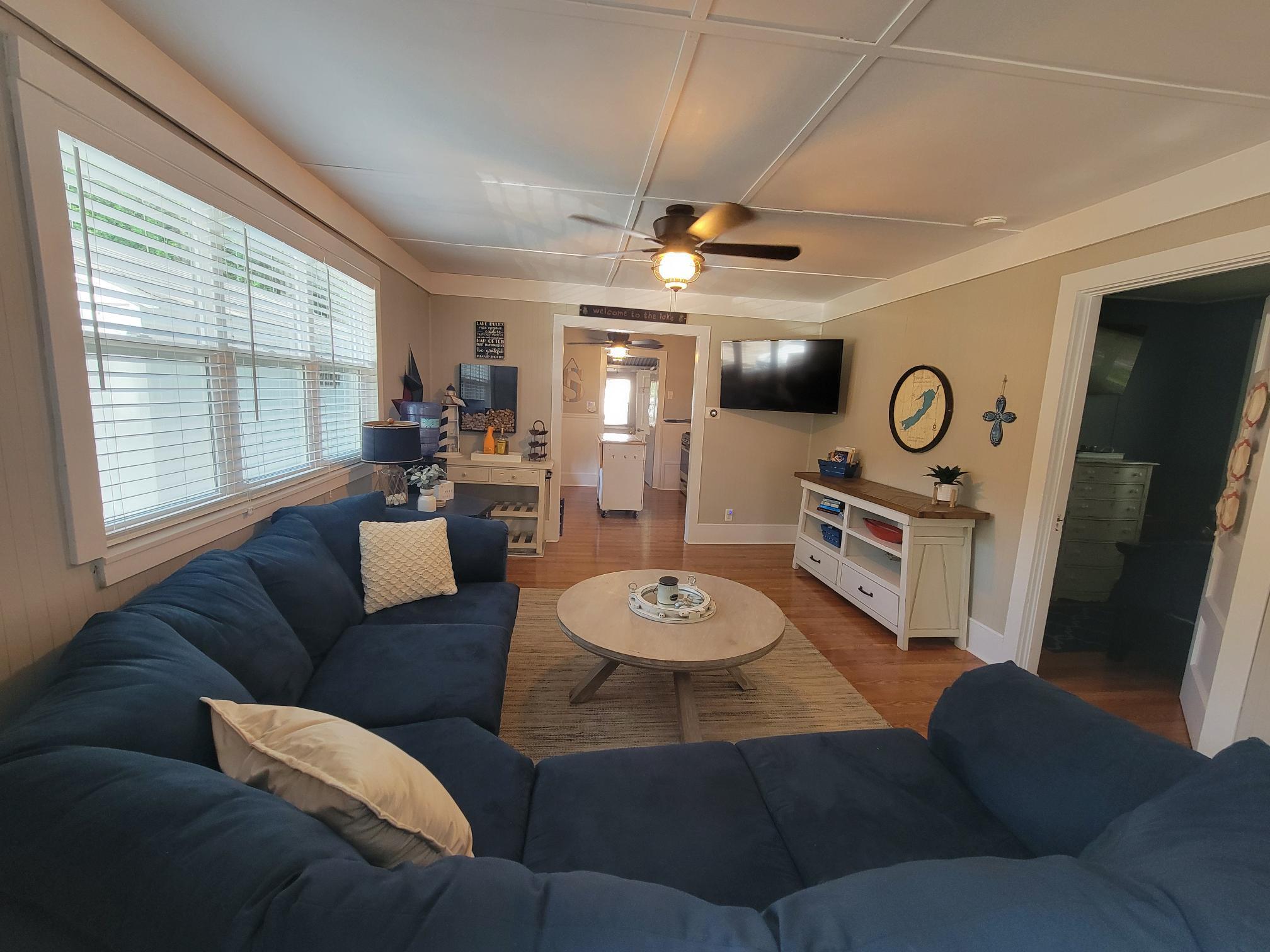 1610 Jackson Park Drive Delavan, WI 53115 - Photo 6 of 32 Living Room