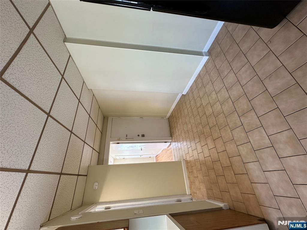 622-624 8th Street, Unit 2L Lyndhurst, NJ 07071 - Photo 19 of 23 a view of a livingroom with window